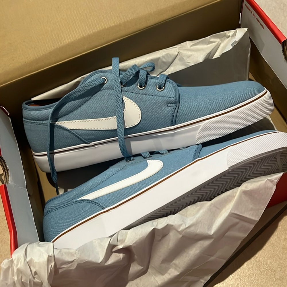 BNIB men’s Nike toki low sneakers size 12